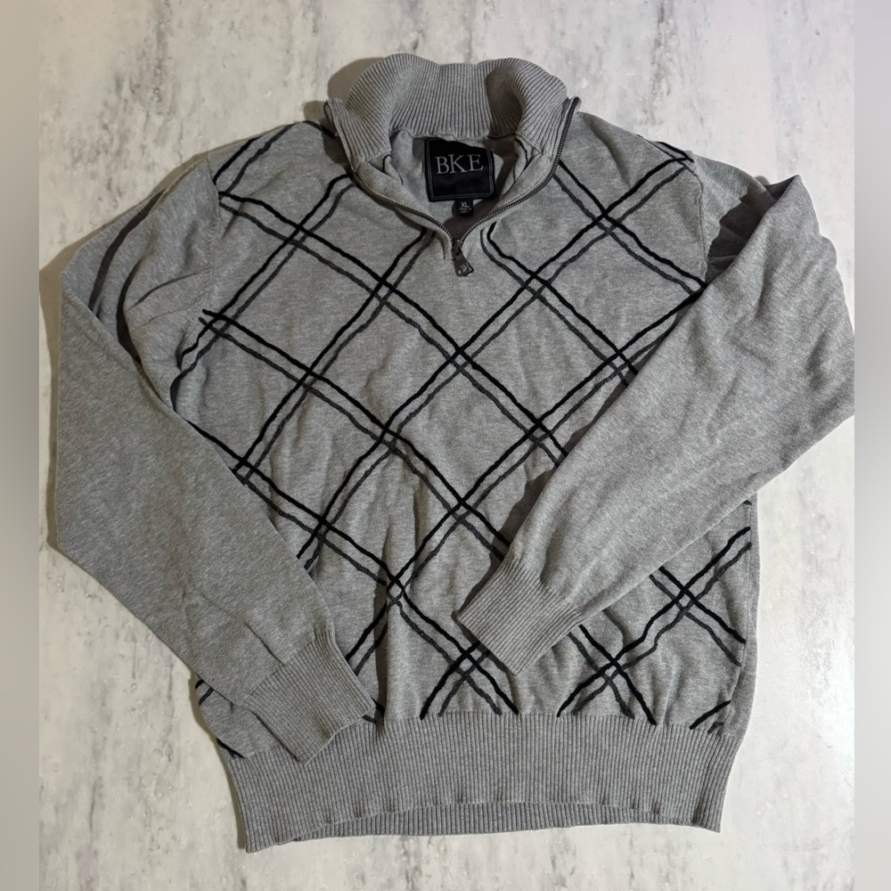 BKE Quarter Zip Gray Sweater with Black Diamond Pattern